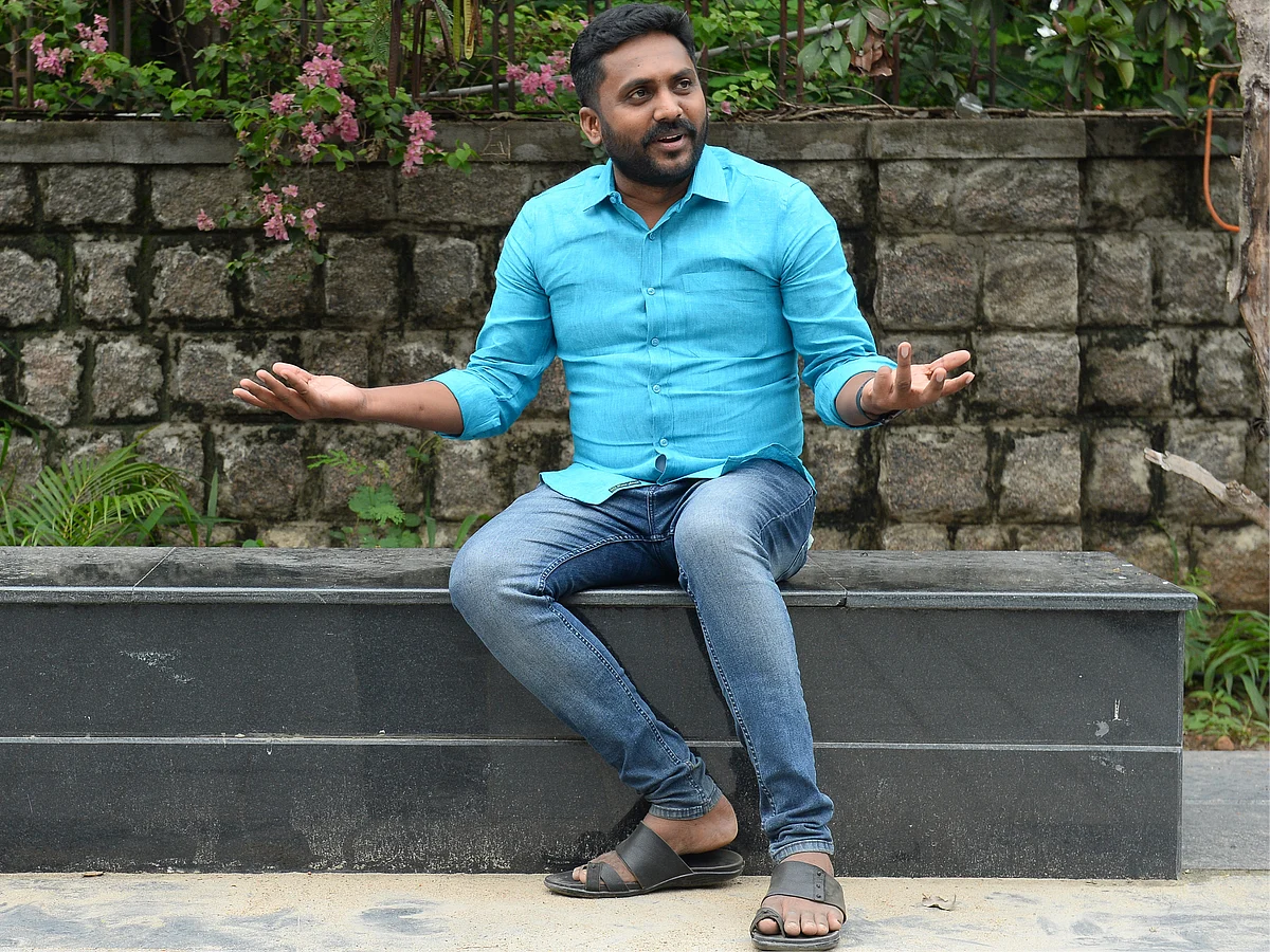 “விசா ஏஜென்சி நடத்துகிறாரா சீமான்?"