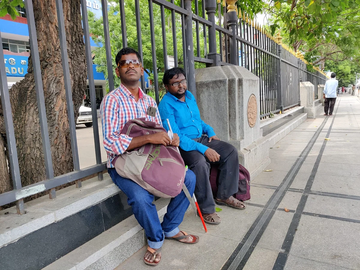 மாற்றுத்திறனாளி நண்பர்கள்.