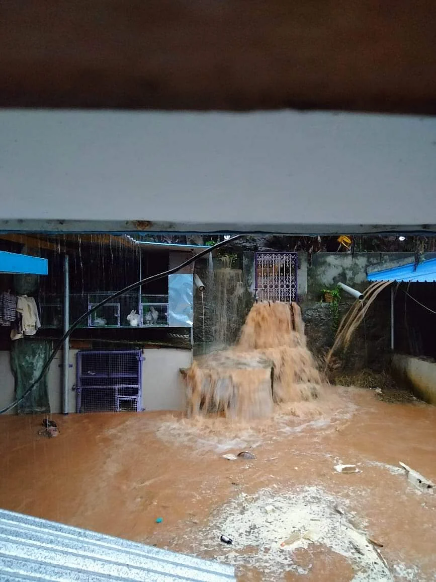 கல்லுக்கூட்டத்தில் சானல் உடைந்து வீட்டுக்குள் புகுந்த தண்ணீர்