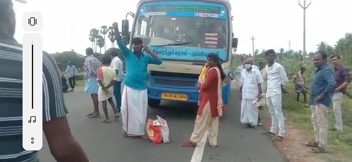 பேருந்து முன் போராட்டம்