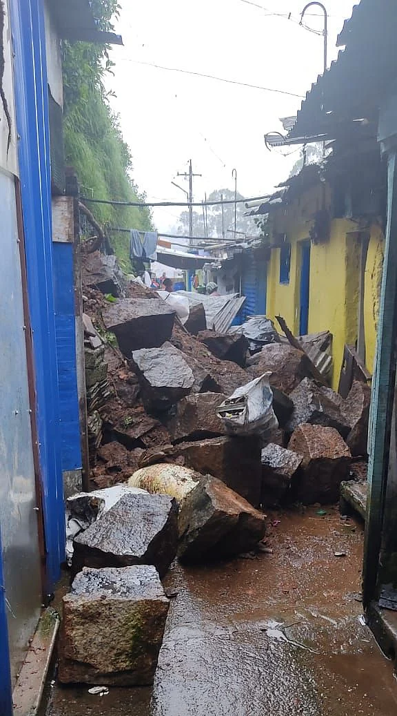 சேதமடைந்த வீடுகள்
