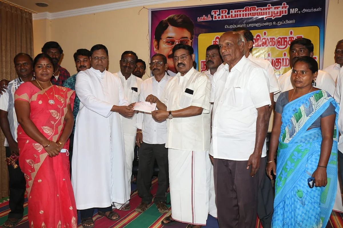 தேவாலயப் பணிகளுக்காகத் தனது சொந்த நிதியை வழங்கினார்.