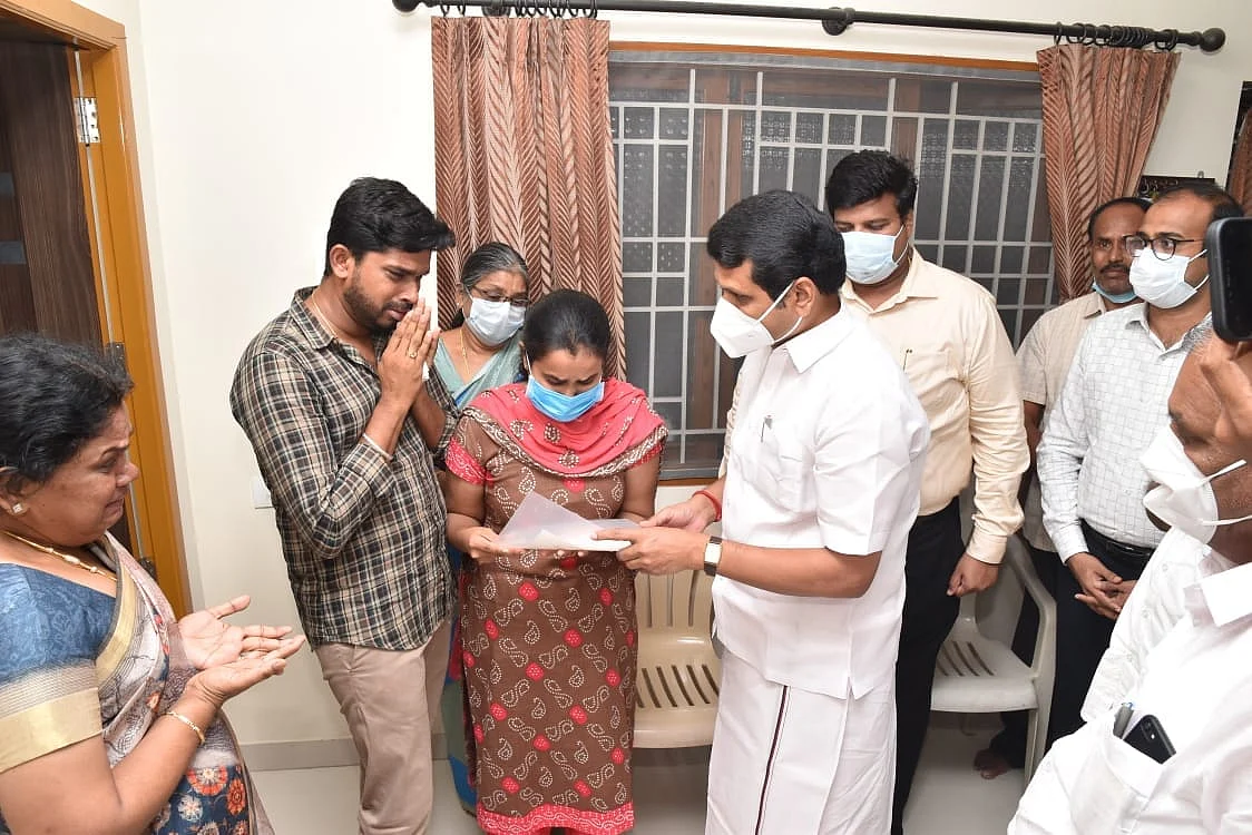 கனகராஜ் குடும்பத்துக்கு உதவி