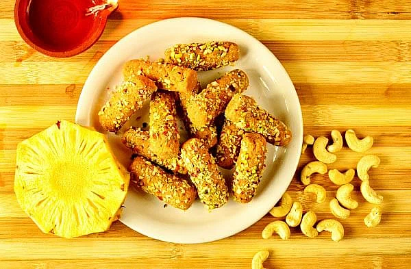 டிரை ஃப்ரூட் - பைனாப்பிள் ரோல்