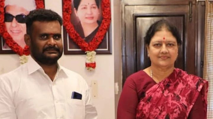 ``சசிகலாவுக்கு போஸ்டர் ஒட்டியதால் பயிர்க்கடன் வழங்க மறுக்கிறார்கள்!'' - குமுறும் அதிமுக நிர்வாகி