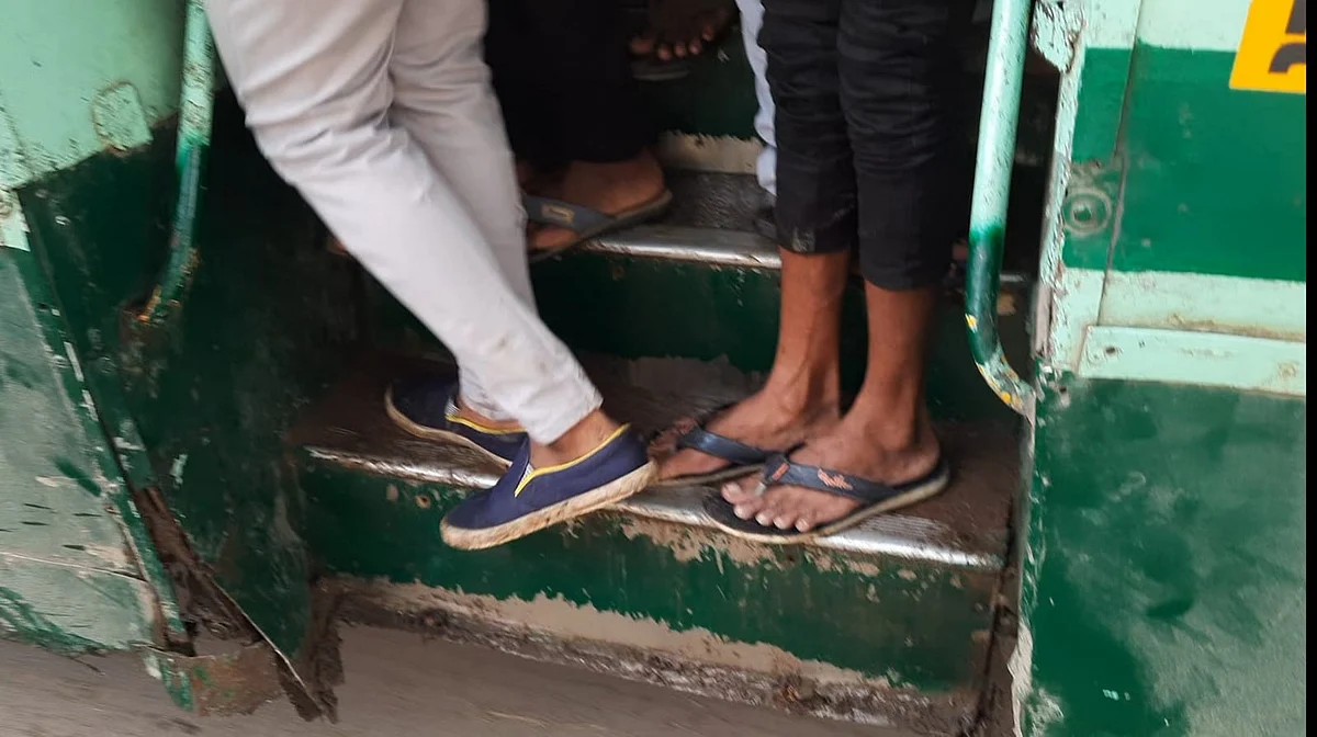 பேருந்துப் படிக்கட்டு