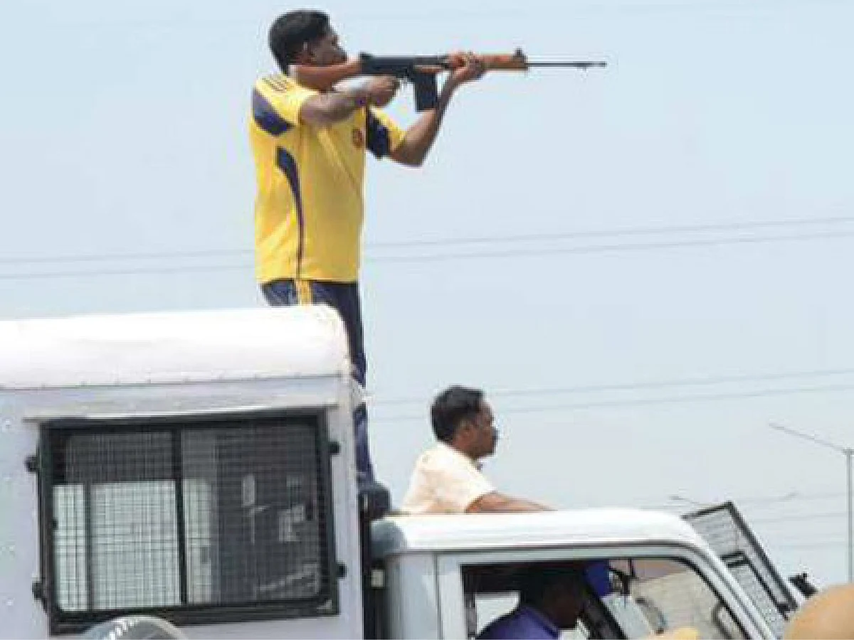 போராடியவர்கள் 71 பேர்மீது வழக்கு... போலீஸார்மீது வழக்கு இல்லை...