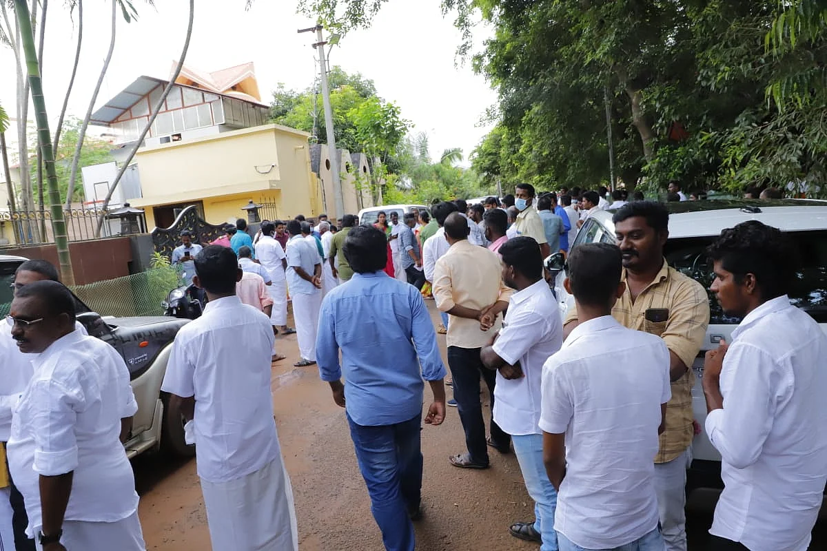 ஆதரவாளர்கள்