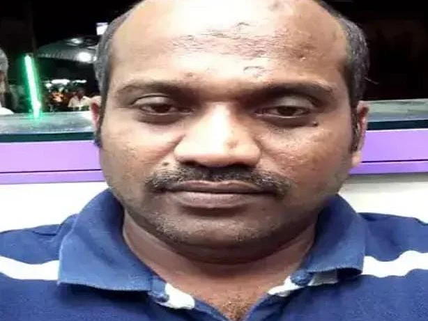 கரூர் மாணவி தற்கொலை: `எந்தத் தப்பும் செய்யவில்லை' - கடிதம் எழுதிவைத்துவிட்டு ஆசிரியர் தற்கொலை