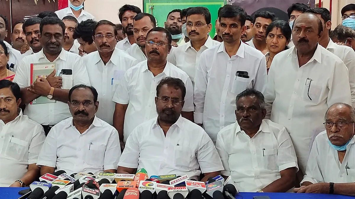 வேலுமணி