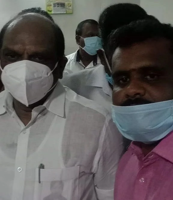 அதிமுக துணை ஒருங்கிணைப்பாளர் வைத்திலிங்கத்துடன்