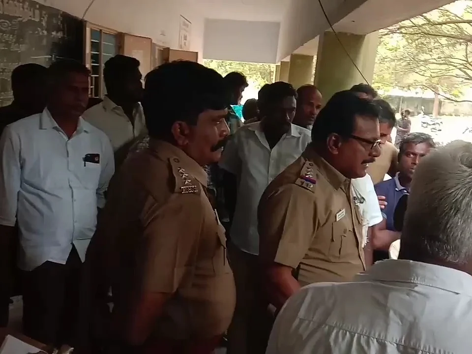 அரியலூர்: பாலியல் அத்துமீறல், இரட்டை அர்த்தப் பேச்சு - பள்ளி மாணவி புகாரால் சிக்கிய தமிழ் ஆசிரியர்!