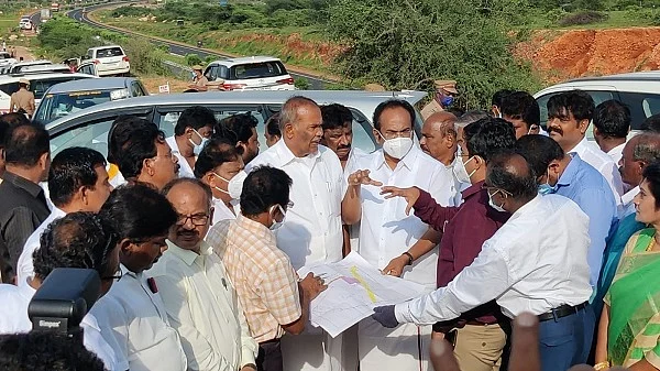 சபாநாயகர் அப்பாவு, அமைச்சர் தென்னரசு மற்றும் அதிகாரிகள்