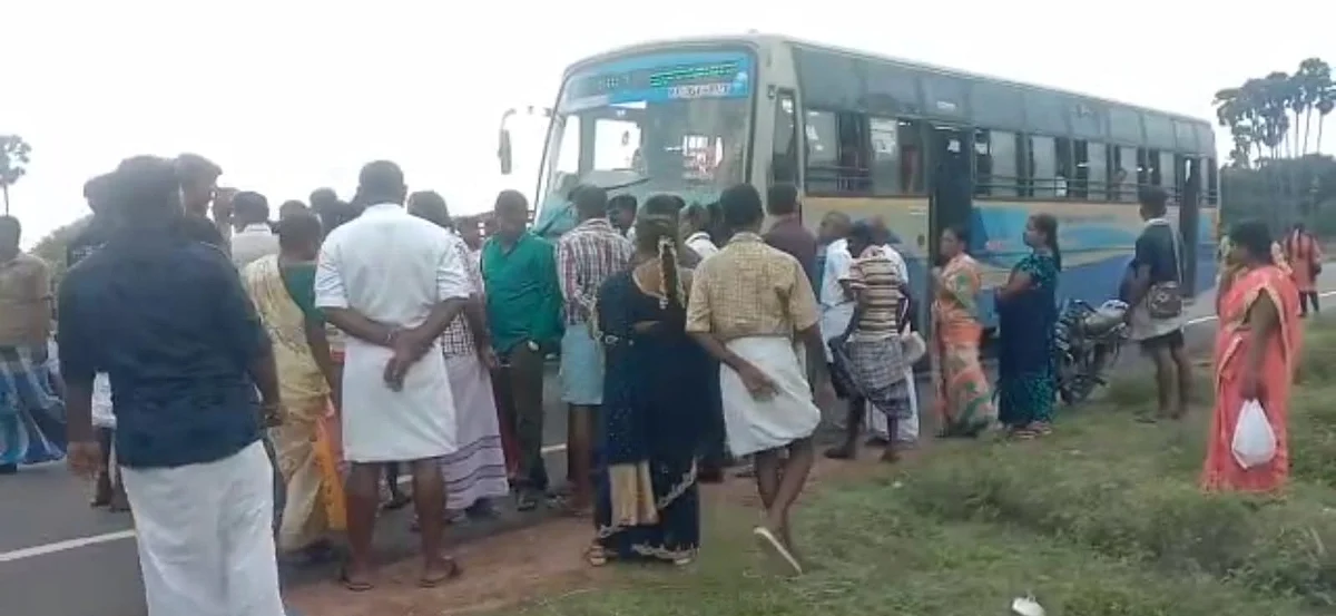 சமாதனப்படுத்தும் மற்ற பயணிகள்