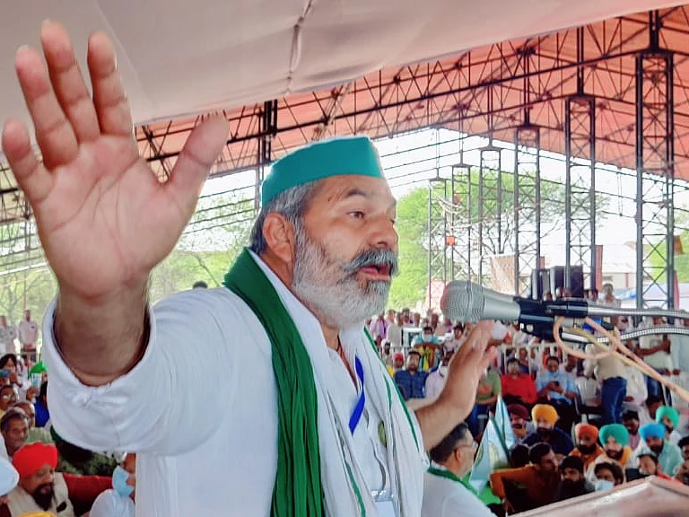 Rakesh Tikait: வேளாண் சட்டங்களை மோடி வாபஸ் பெறுவதற்குக் காரணம் இவர்தான்!