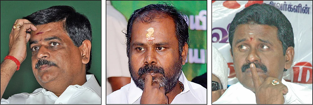 மிஸ்டர் கழுகு: அடுத்த ரெய்டுக்கு டிக்! - மூன்று மாஜிக்கள் திக் திக்...
