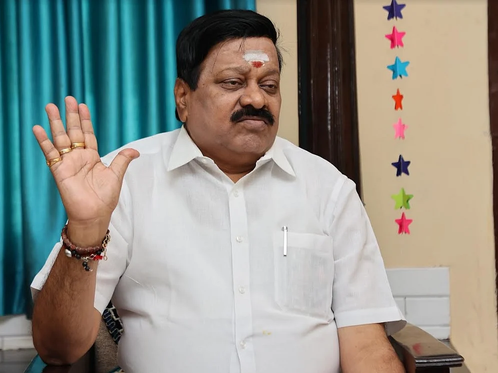 ``ஓ.பி.எஸ்., இ.பி.எஸ் இருவரும், எம்.ஜி.ஆர்., ஜெயலலிதா அல்ல!'' - விளக்கம் சொல்கிறார் கோவை செல்வராஜ்