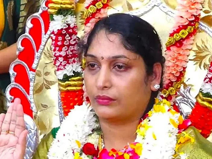 ``நான் சாமியாரே இல்லை..!" - அன்னபூரணி