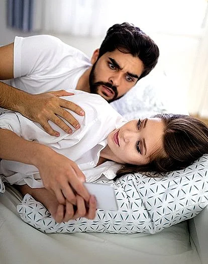 பெண் உடலைப் பேசுவோம் - 8 - விருப்பமில்லாத இணை... வேறோர் ஆணிடம் ஈர்ப்பு... உளவியலும் தீர்வுகளும்...