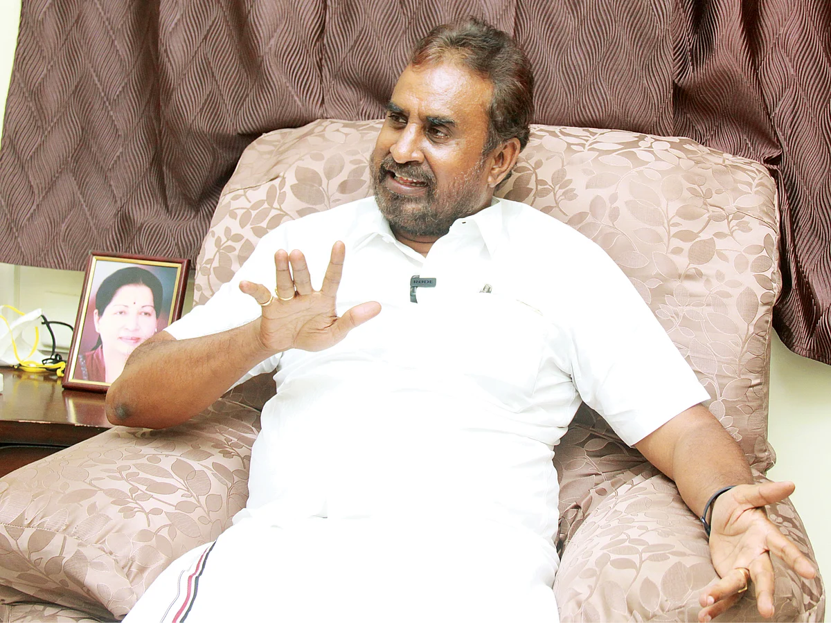 என்மீது பழி போட்டு தப்பிக்க நினைக்கிறார்கள்! - முன்னாள் அமைச்சர் எஸ்.பி.வேலுமணி