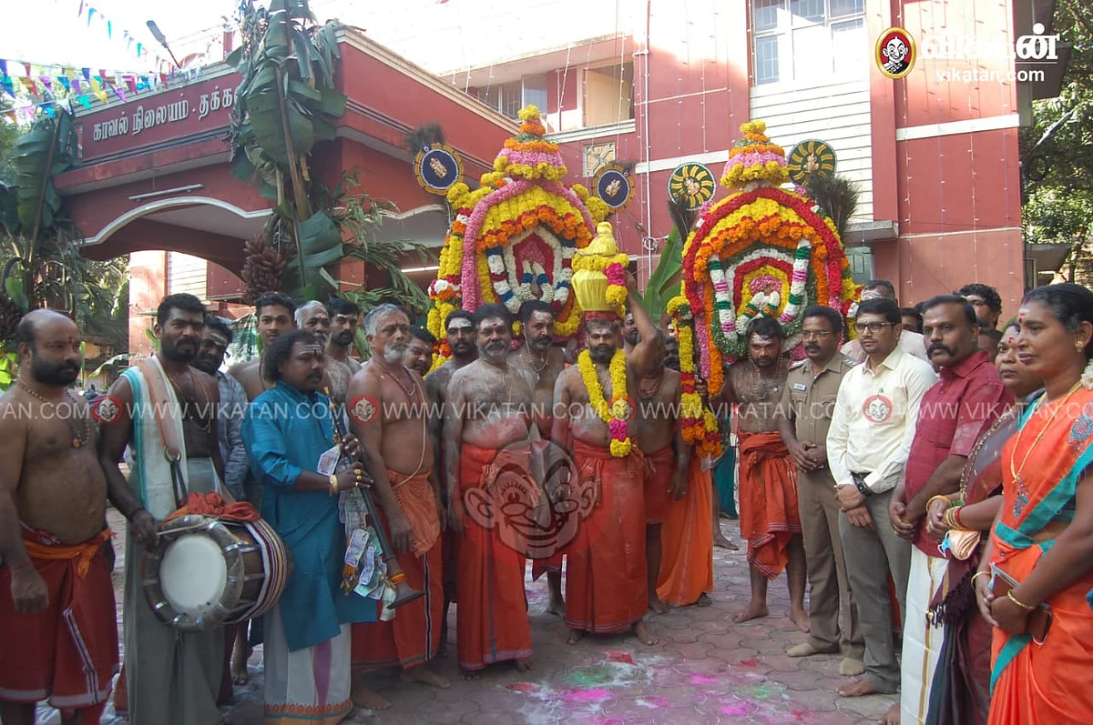 தக்கலை காவல்நிலையத்தில் காவடிகட்டு