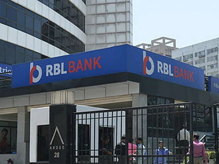 RBI தலையீடு, நிர்வாக மாற்றம்; பங்கு விலை கடும் வீழ்ச்சி; சிக்கலில் இருக்கிறதா RBL வங்கி?