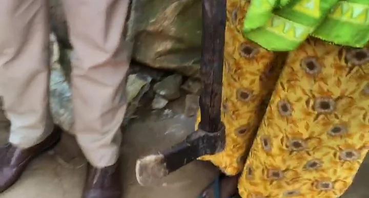 கொலை செய்ய பயன்படுத்திய கோடாரி