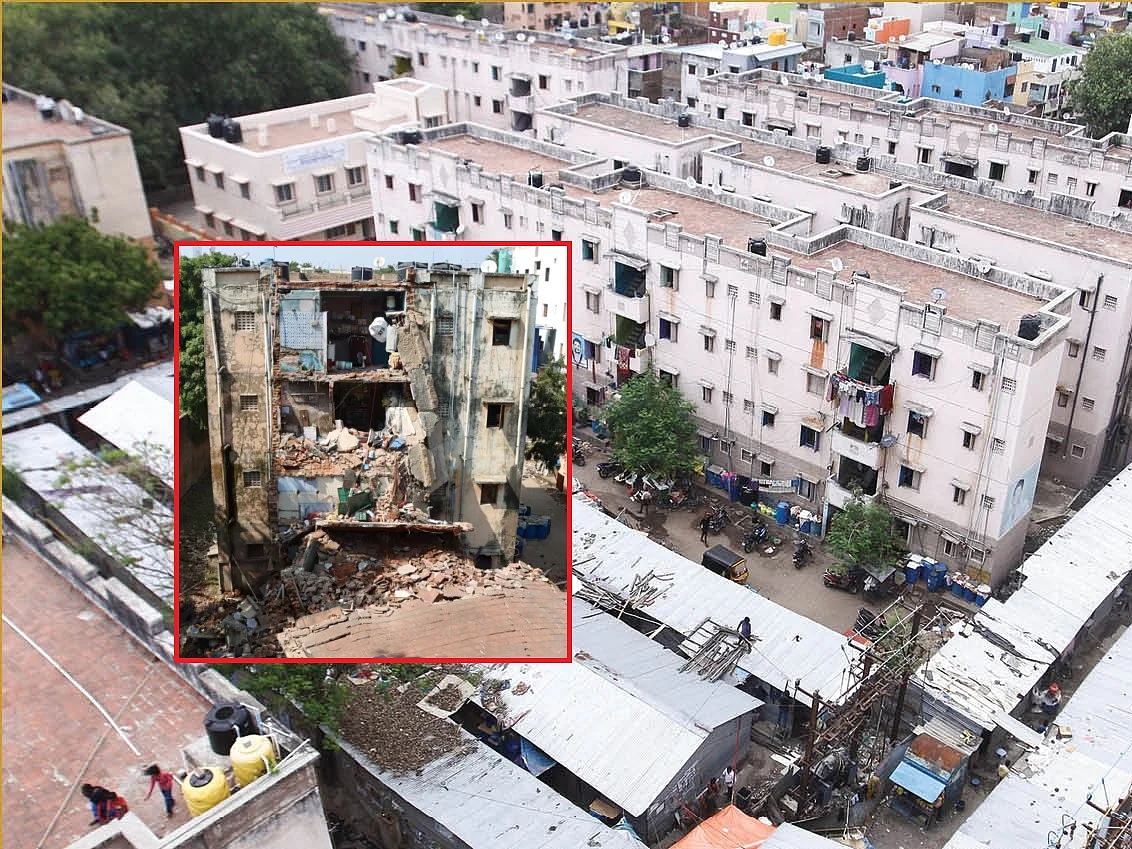 இடிந்து விழும் வீடுகள்; அச்சத்தில் மக்கள் - குடிசை மாற்று வாரியம் செய்யத் தவறுவது என்ன?!