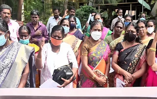 ஆர்ப்பாட்டத்தில் பங்கேற்றவர்கள்