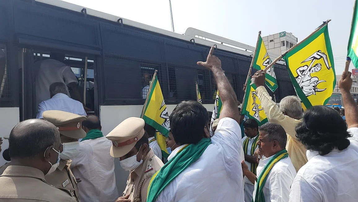 கைதுசெய்யப்பட்ட விவசாயிகள்