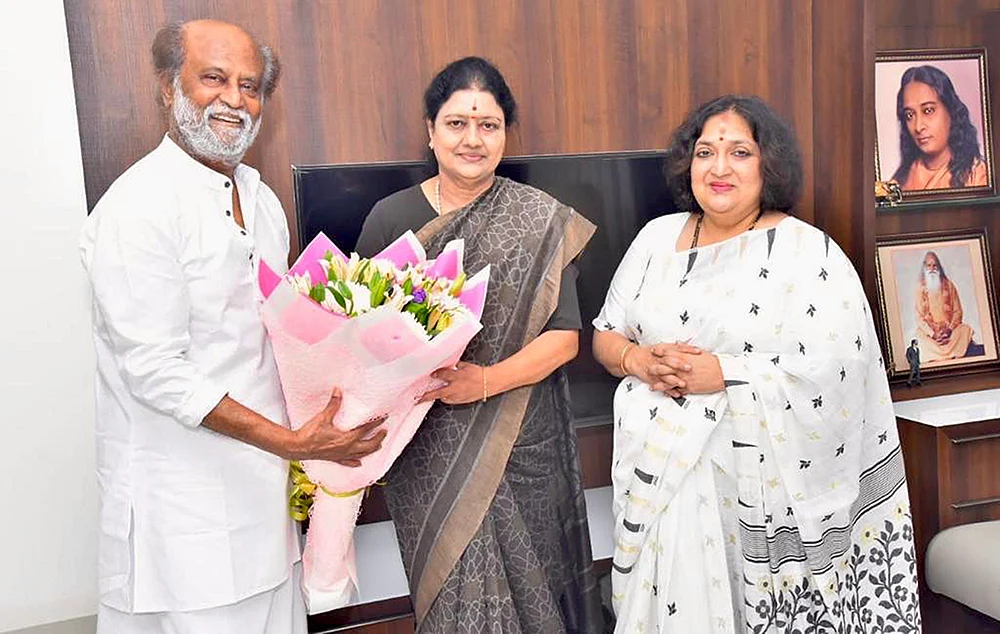 சைலன்ட் ரஜினி... டயல் செய்த லதா... கிடைக்குமா டெல்லி சிக்னல்?
