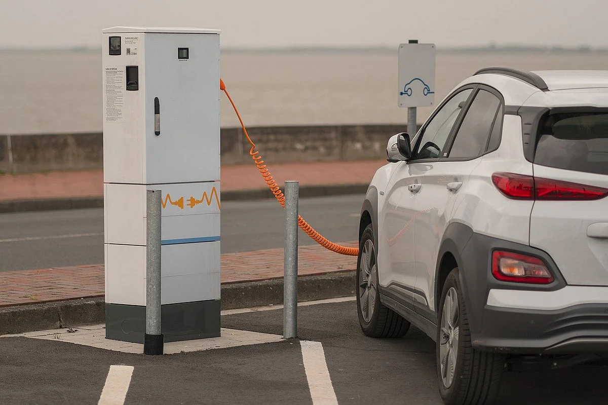 சார்ஜிங் ஸ்டேஷன் | Electric Car