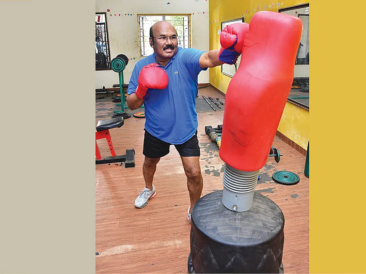 “வயசுங்கிறது வெறும் நம்பர்தான்...” ஜெயக்குமார் சொல்லும் சுறுசுறுப்பு டெக்னிக்..!