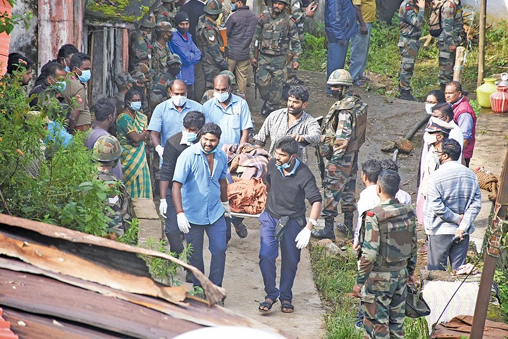 பனிமூட்டமா... தொழில்நுட்பக் கோளாறா? - வேகமெடுக்கும் ஹெலிகாப்டர் விபத்து விசாரணை!