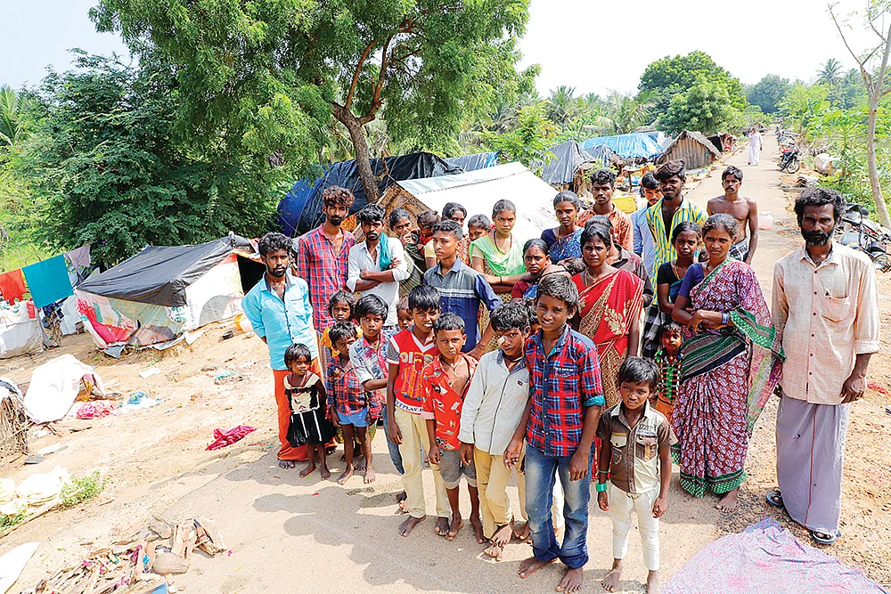 “ப்ளீஸ்... நாங்களும் படிக்கணும்!” - பழங்குடி மக்களின் பரிதாபக் குரல்...
