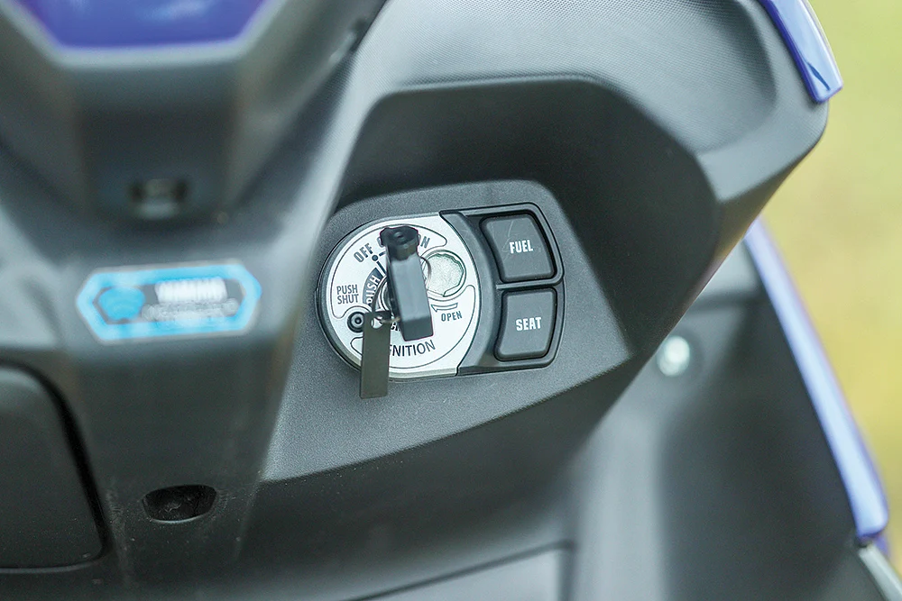 Buttons to open the seat and fuel cap