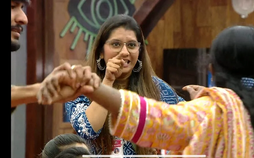 பிக்பாஸ் பிரியங்கா - தாமரை