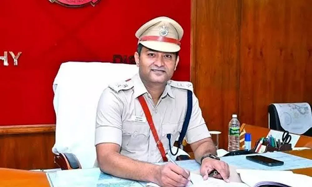 அஞ்சலி போஸ்டரில் எச்சரிக்கை... இறுதிச்சடங்கில் ரத்த சபதம்... முகத்தை சிதைத்து கொலை!