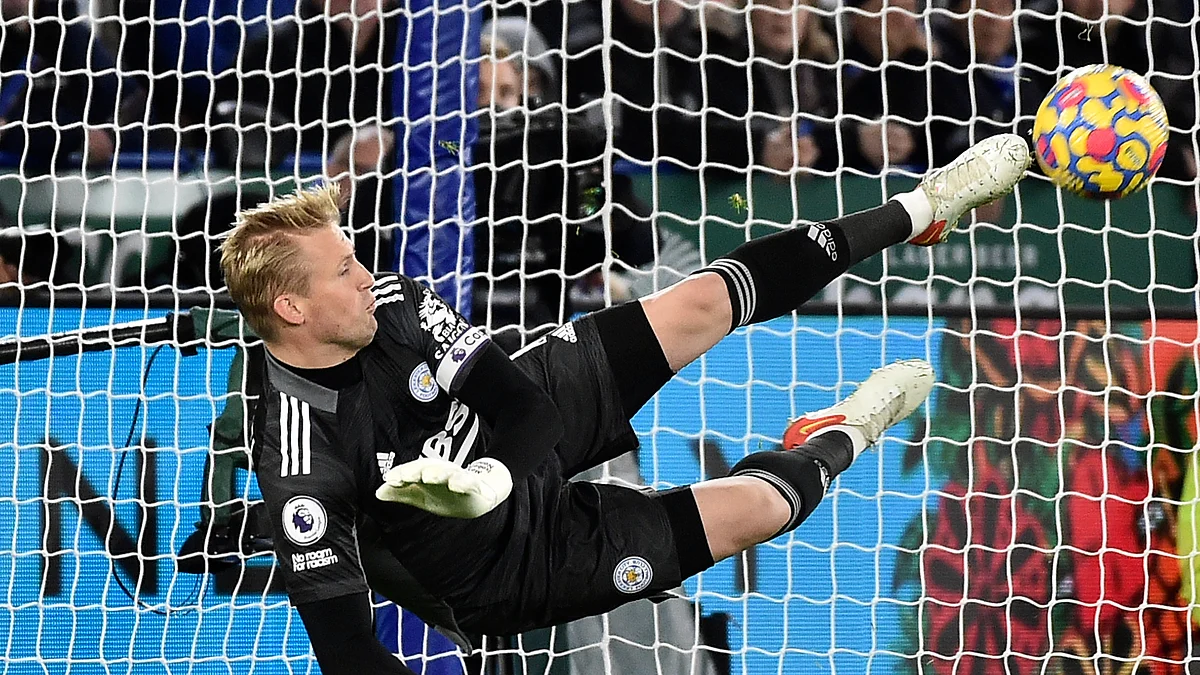 Kasper Schmeichel saving Salah's penalty