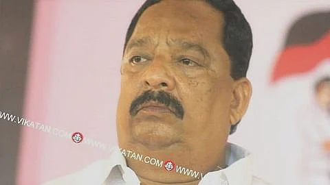 கைத்தறித் துறை அமைச்சர் காந்தி