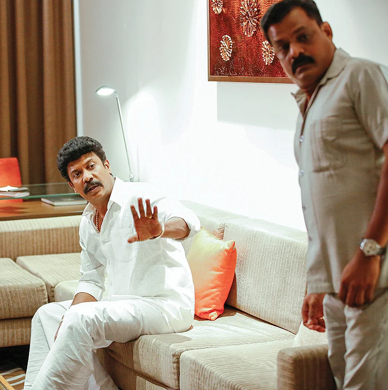 புது ஆயுதம் ஏந்தும் தனுஷ்! - ‘மாறன்’ ஸ்பெஷல்