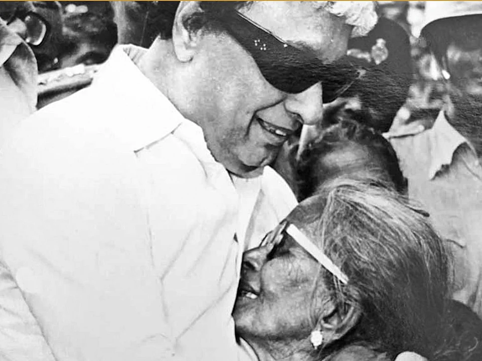 எம்.ஜி.ஆர் அரசியலுக்கு வரக்காரணமான தலைவர் இவர் தான்!