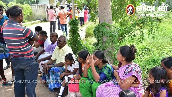 சோகத்தில் உயிரிழந்த மாணவர்களின் குடும்பத்தினர்