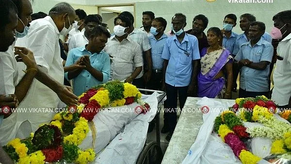 மாணவர்களின் உடலுக்கு இறுதி மரியாதை