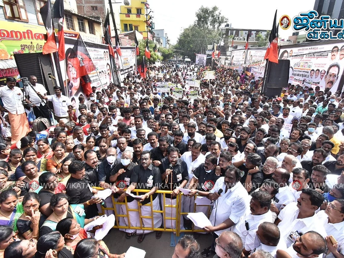 ``உதயநிதியை அமைச்சராக்க நினைப்பது ஃபாஸ்ட் ஃபுட் அரசியல்!’’ - சொல்கிறார் செல்லூர் ராஜூ