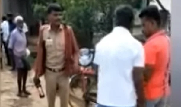 பொதுமக்களிடம் வாக்குவாதம்