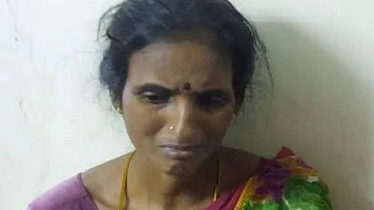 அதிகாரியாக நடித்த சரோஜா