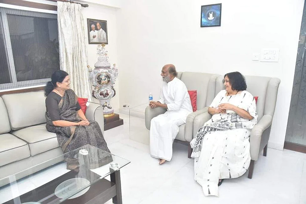 சைலன்ட் ரஜினி... டயல் செய்த லதா... கிடைக்குமா டெல்லி சிக்னல்?