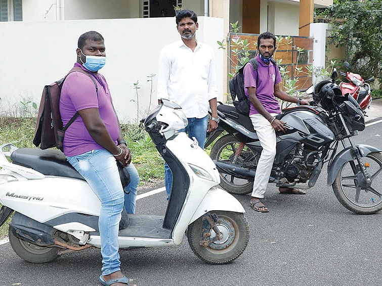 ஆன்லைன் ஆப்களுக்குப் போட்டி தரும் புதுக்கோட்டை ‘சேவகன்’!