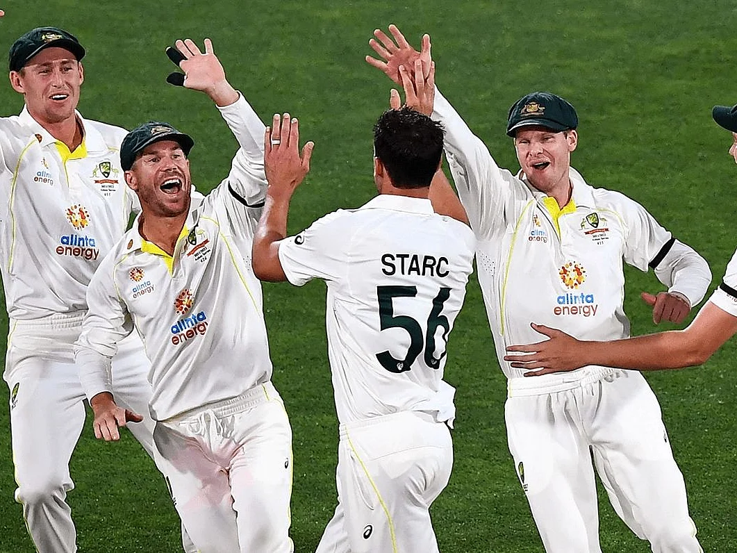 Ashes: கடைசி பந்தில் வீழ்ந்த ரூட், மலானும் காலி; இங்கிலாந்து தோல்வி முகம்! அதிசயம், அற்புதம் நிகழுமா?
